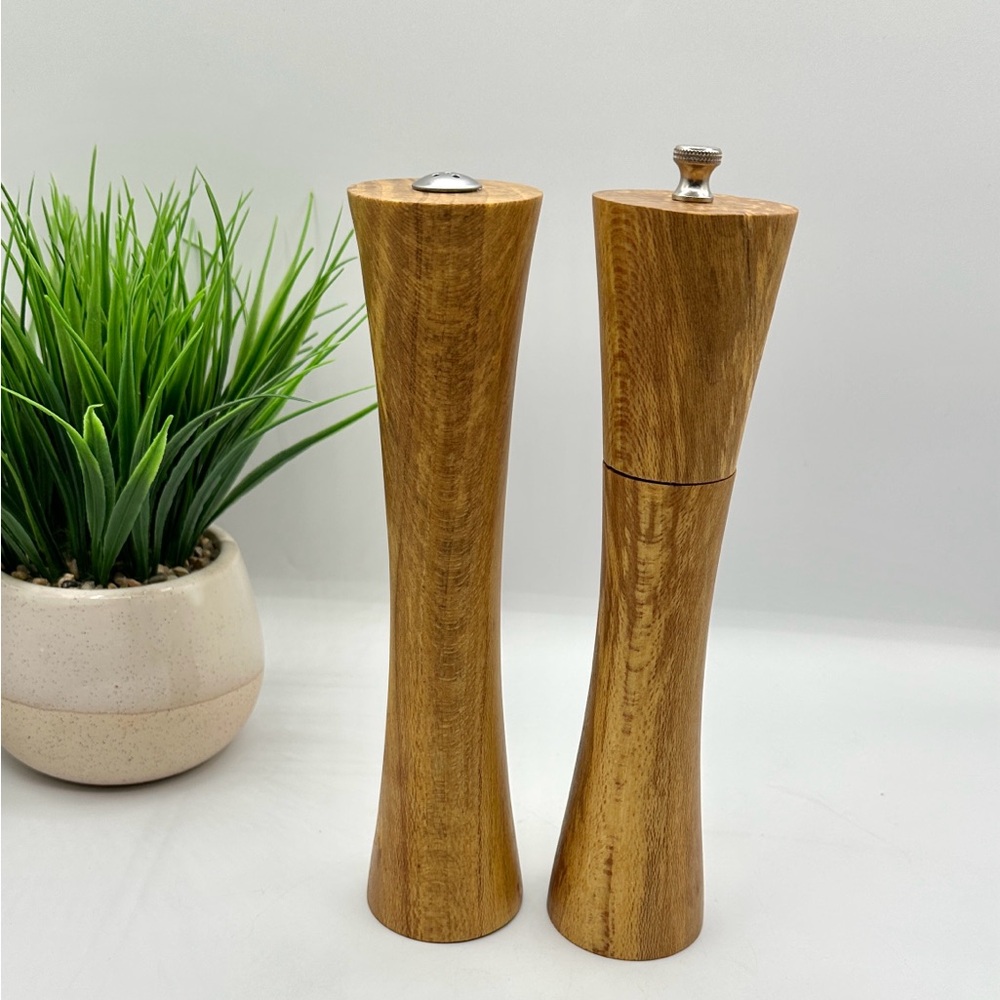 Pair of Crate&Barrel Salt & Pepper Mill. Mango Wood, Contemporary design. USA